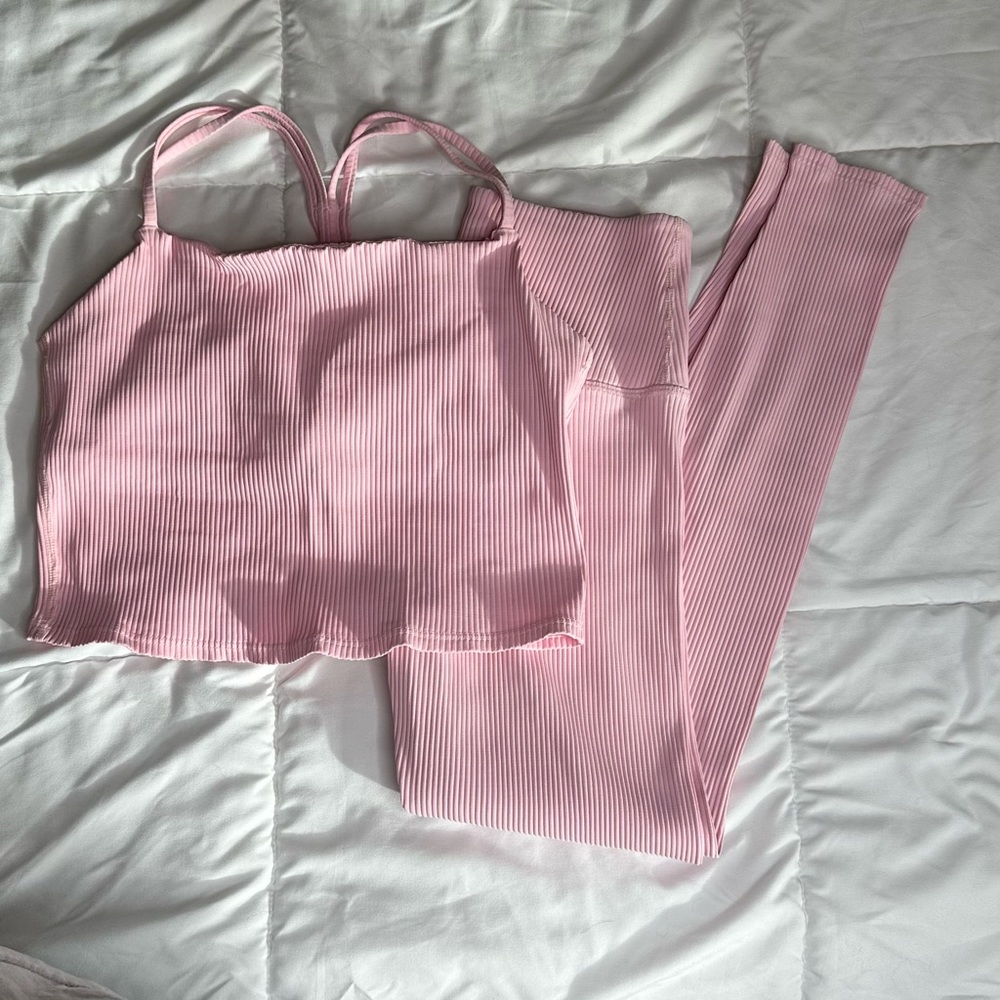 Carbon 38 athletic set baby pink
